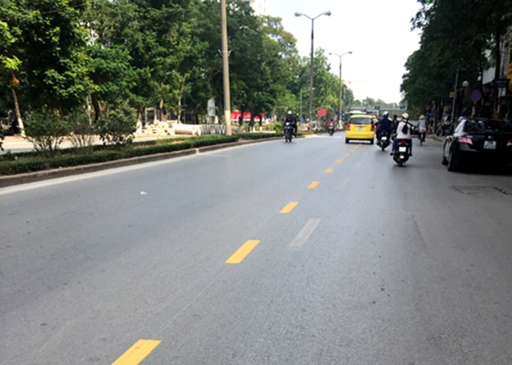 Vạch vàng nét đứt. (Ảnh minh họa).